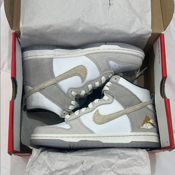 Nike Kids Sneakers White and Gray - Picture 1 of 4